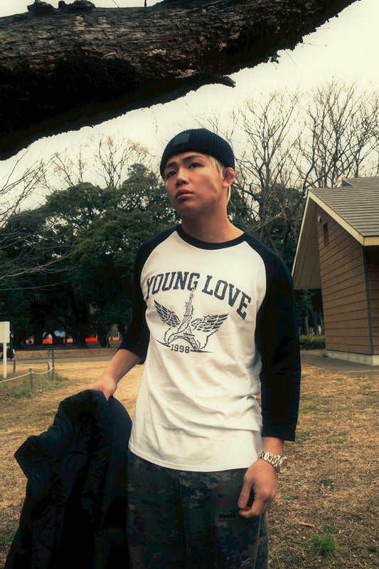 2026新作YOUNG LOVEラグランT【ブラック】